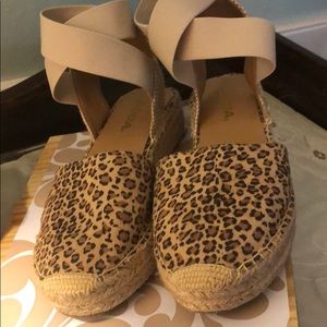 Leopard Criss Cross Esadrilles, size 7.5